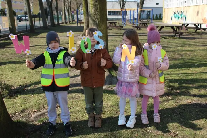 Powitanie wiosny – Dzień Kolorowych i Dzień Kolorowej Skarpetki” u Maluchów — zdjęcie 5