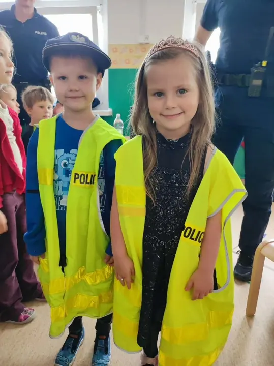 Bezpieczne wakacje – spotkanie z przedstawicielami Policji, Straży Pożarnej i Sanepidu u Maluchów